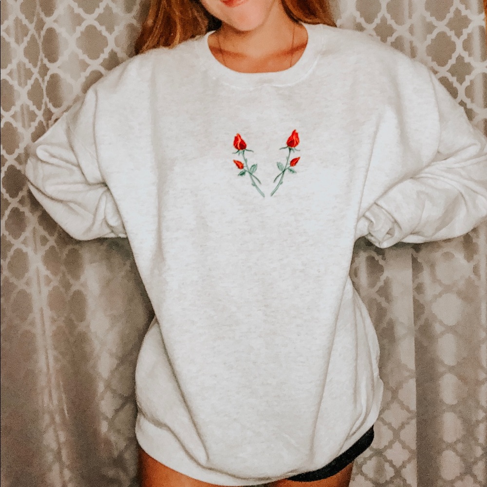 Grey embroidered crewneck